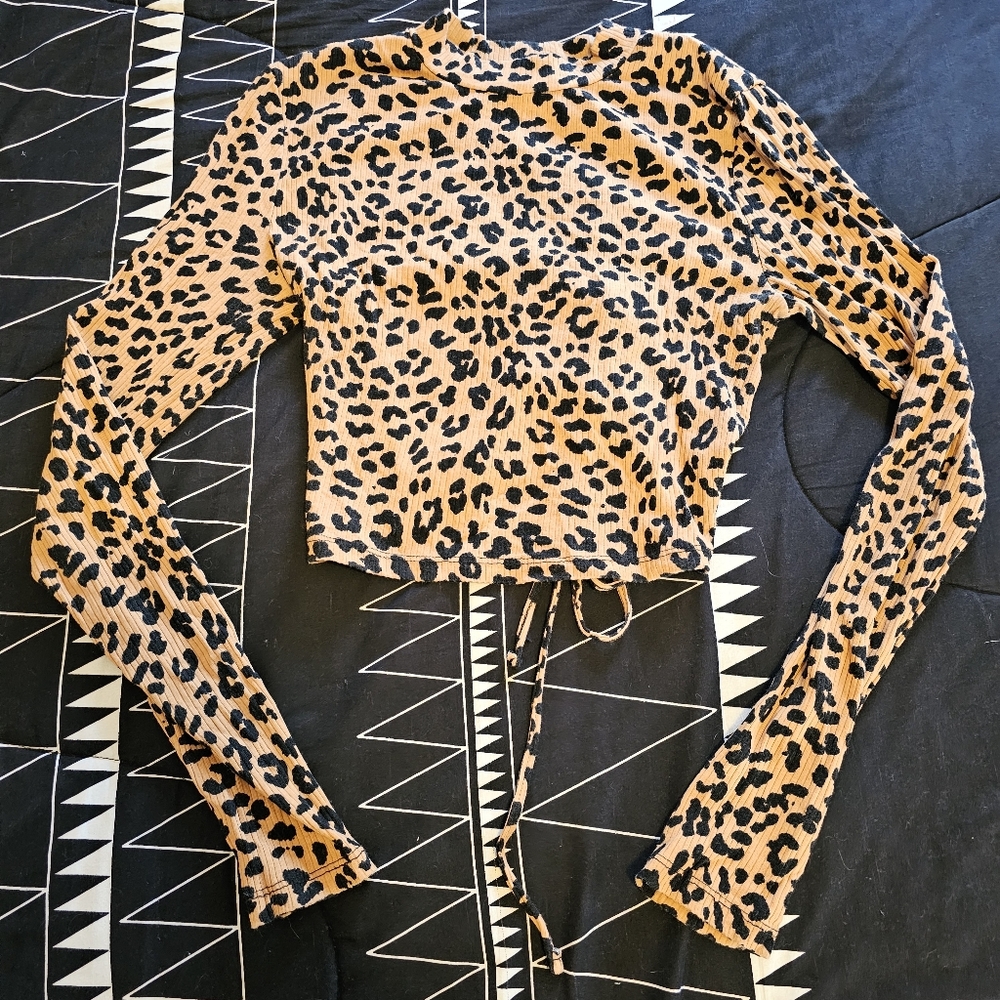 Rue 21 Women's Leopard Print Cropped Long Sleeve Top Tie Zig Zag Back Size M